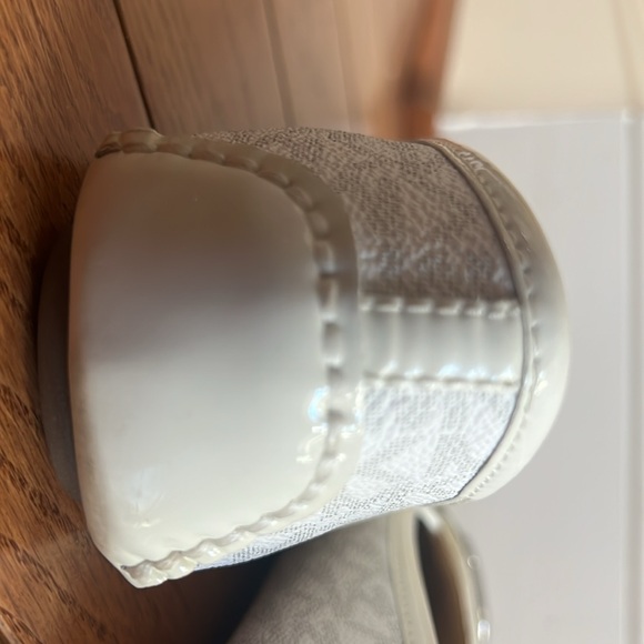 Michael Kors Lillie Moccasins Flats White/Silver - Picture 11 of 14